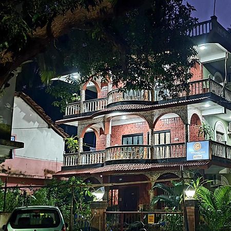 Mama Mids Home Morjim Esterno foto