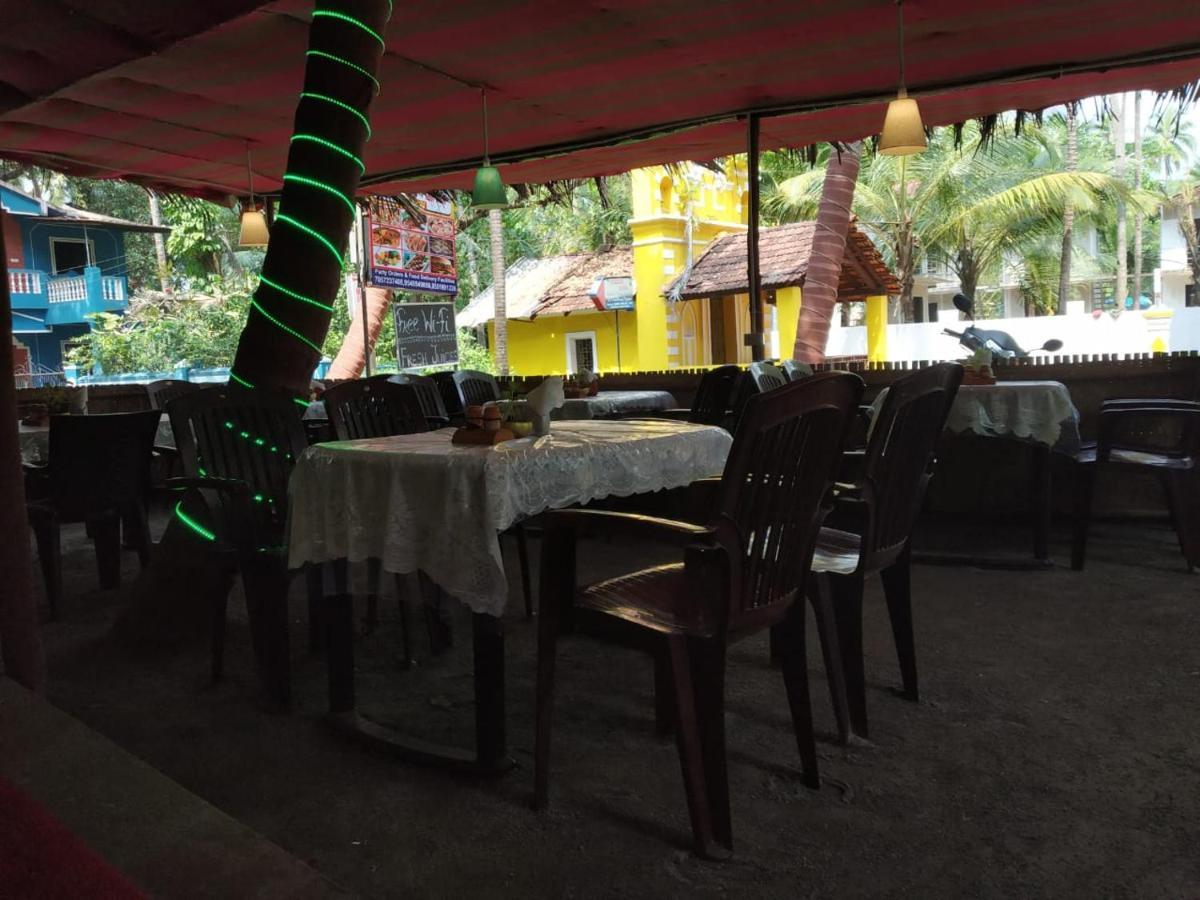 Mama Mids Home Morjim Esterno foto