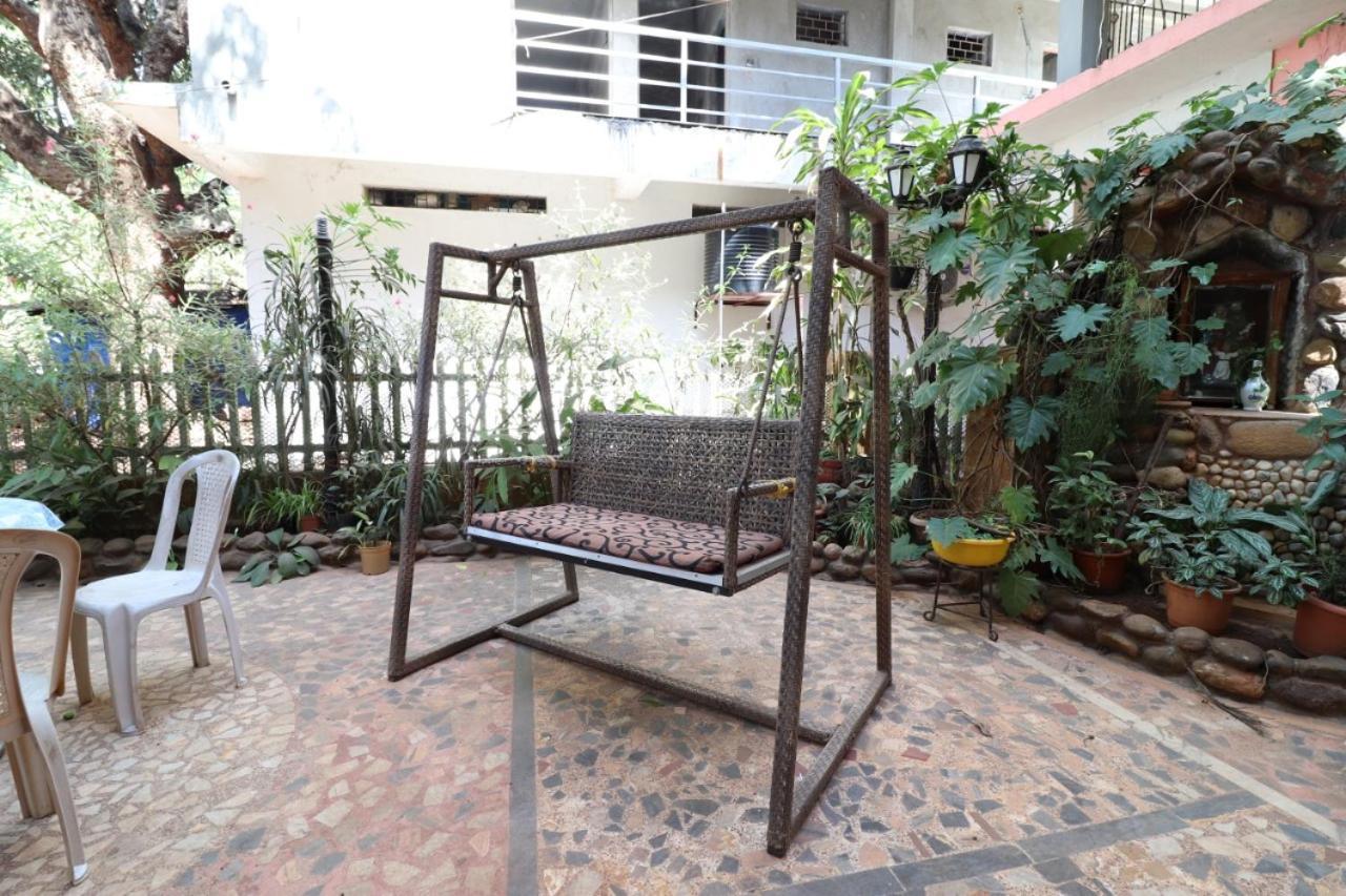 Mama Mids Home Morjim Esterno foto