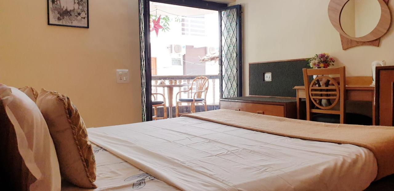Mama Mids Home Morjim Esterno foto