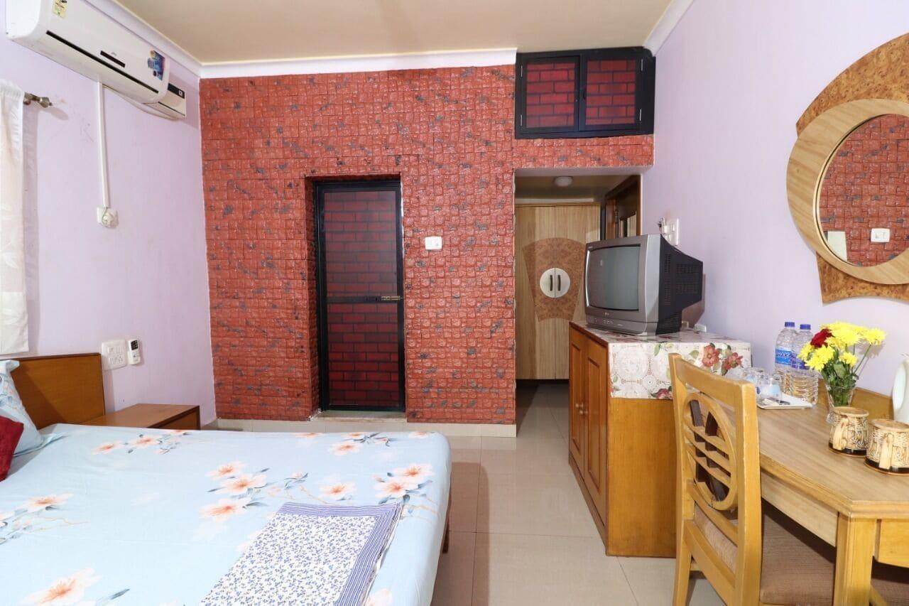 Mama Mids Home Morjim Esterno foto