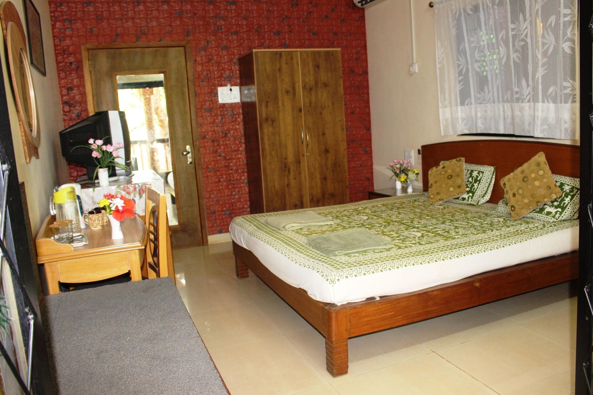Mama Mids Home Morjim Esterno foto