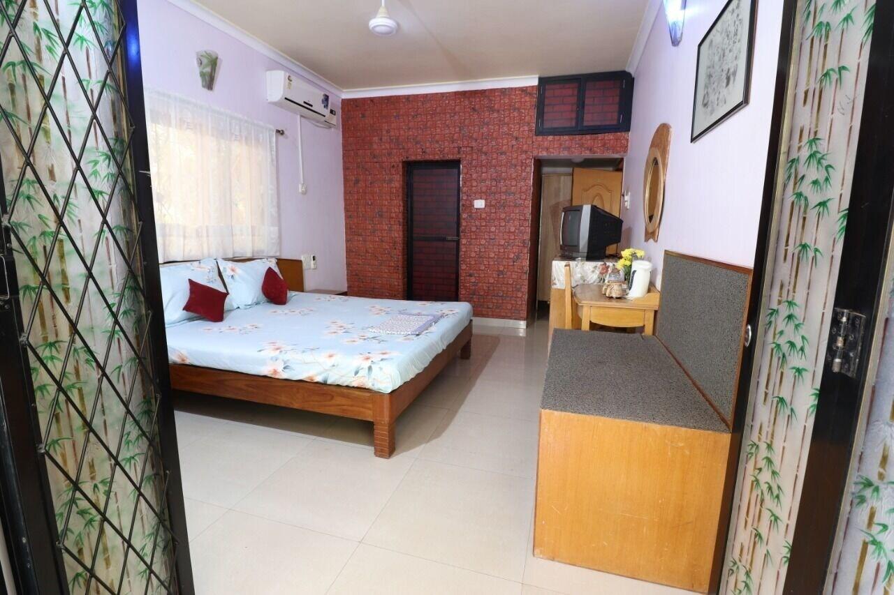 Mama Mids Home Morjim Esterno foto