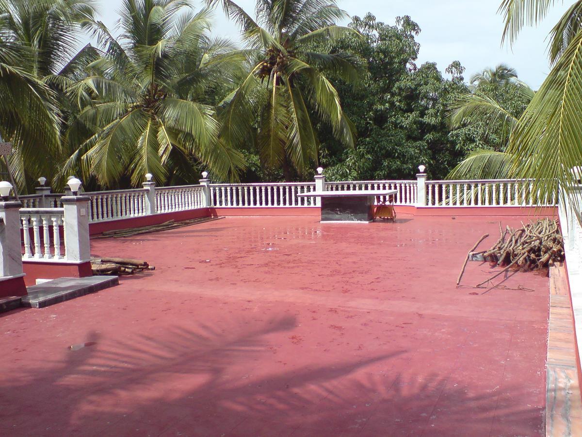 Mama Mids Home Morjim Esterno foto