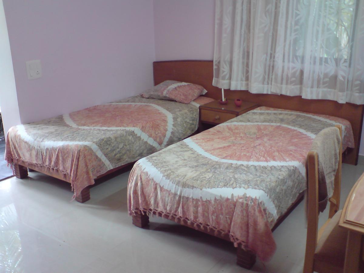 Mama Mids Home Morjim Esterno foto