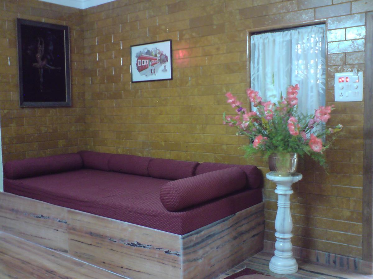 Mama Mids Home Morjim Esterno foto