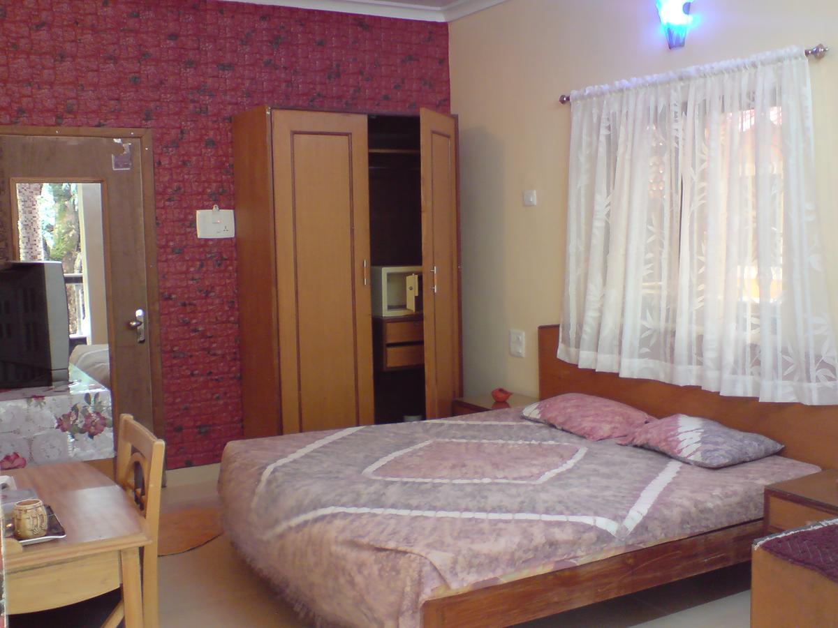Mama Mids Home Morjim Esterno foto