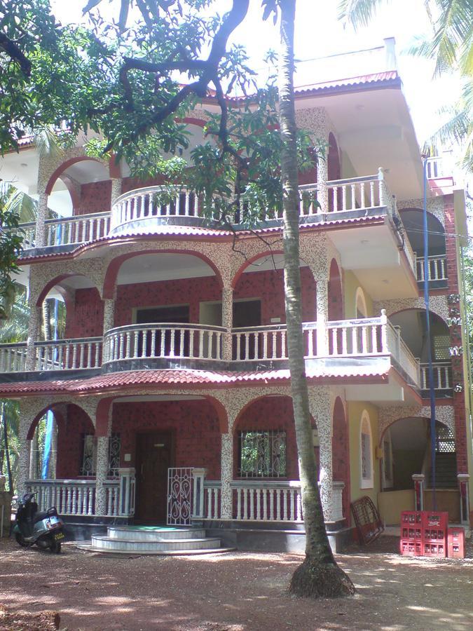 Mama Mids Home Morjim Esterno foto
