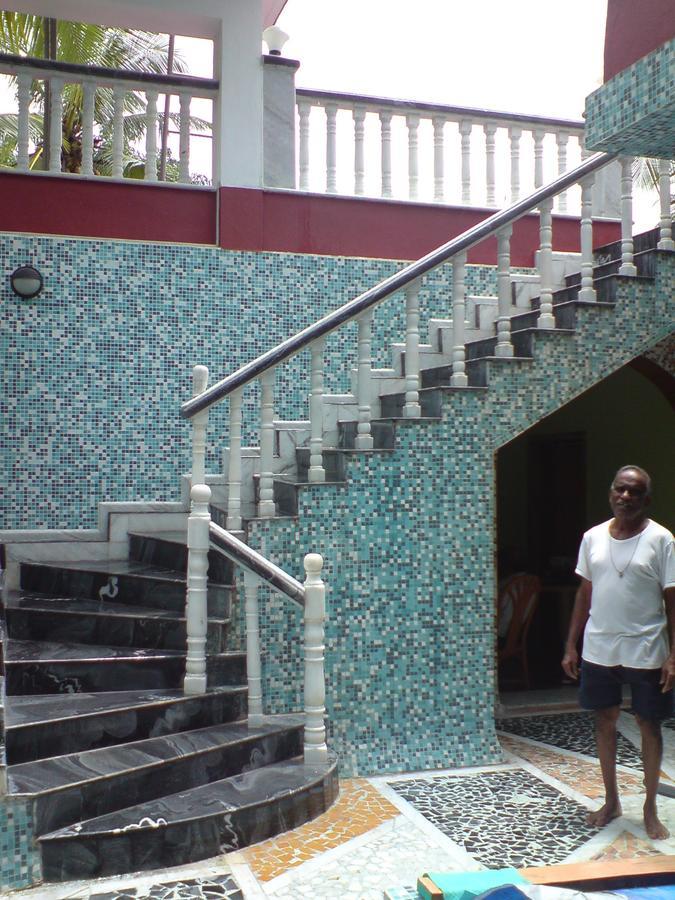 Mama Mids Home Morjim Esterno foto