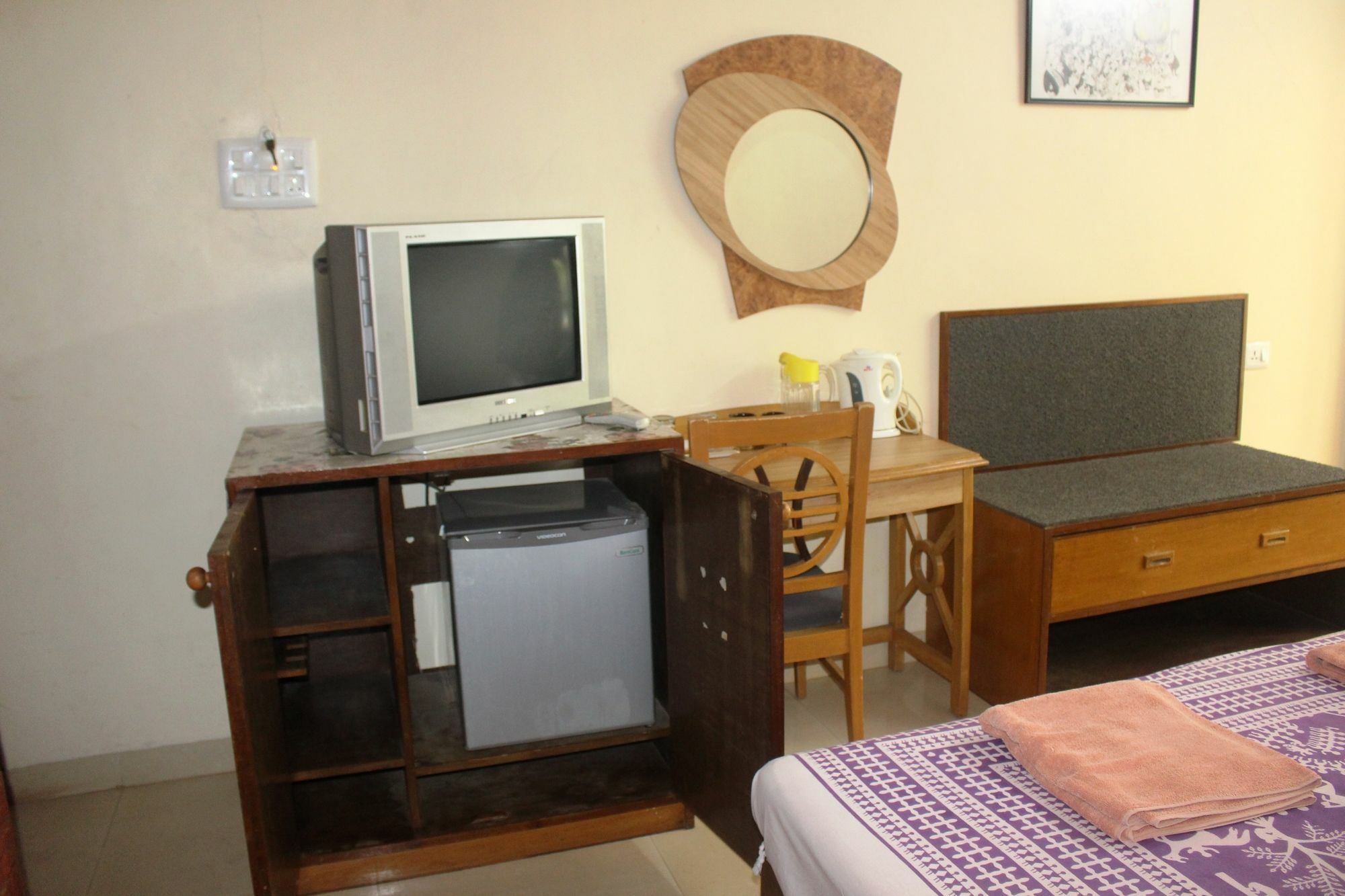 Mama Mids Home Morjim Esterno foto